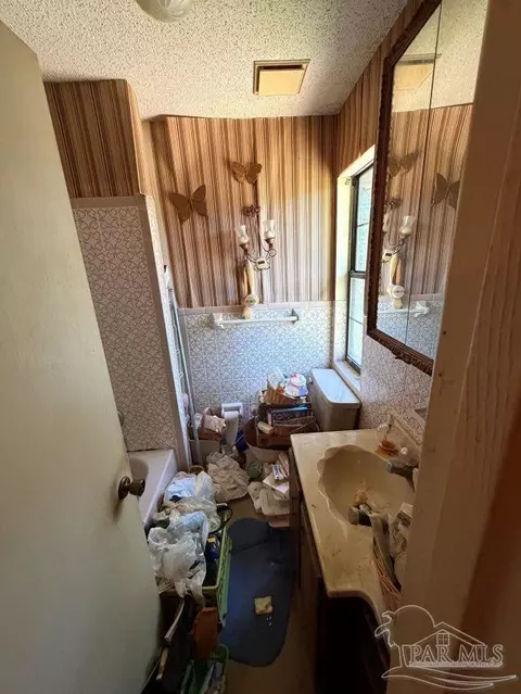 Bath - 3482 Smyer Dr, Pace, FL 32571 photo 2 of 3