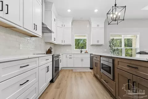 Kitchen - 8992 Sage Forest Ln, Pace, FL 32571 photo 4 of 7