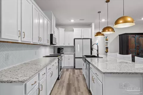 Kitchen - 6474 Cedar Key Dr, Milton, FL 32570 photo 5 of 6