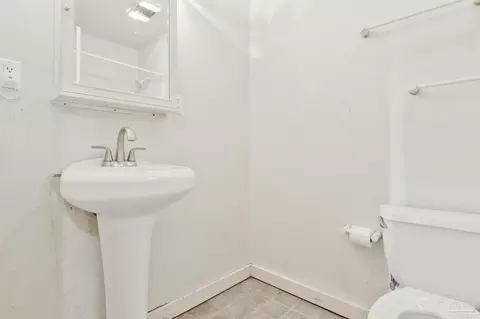 Bath - 5325 Bob Sikes Blvd, Jay, FL 32565 photo 3 of 5