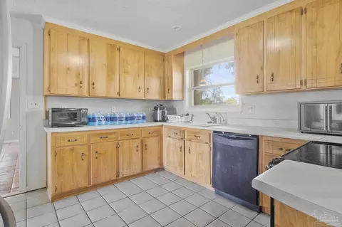 Kitchen - 5325 Bob Sikes Blvd, Jay, FL 32565 photo 2 of 4
