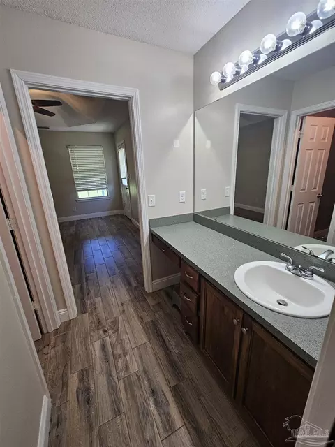 Bath - 4271 Magnolia Oaks St, Pace, FL 32571 photo 3 of 4