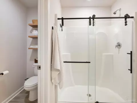 Bath - 4422 White Birch Ct, Pace, FL 32571 photo 2 of 6