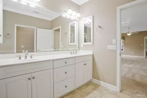 Bath - 3848 Throne Ct, Milton, FL 32583 photo 6 of 9
