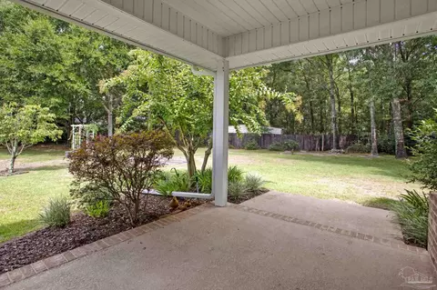 Exterior - 3848 Throne Ct, Milton, FL 32583 photo 9 of 16