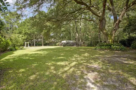 Exterior - 3848 Throne Ct, Milton, FL 32583 photo 16 of 16