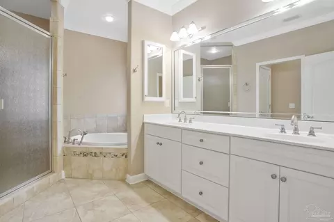 Bath - 3848 Throne Ct, Milton, FL 32583 photo 1 of 9