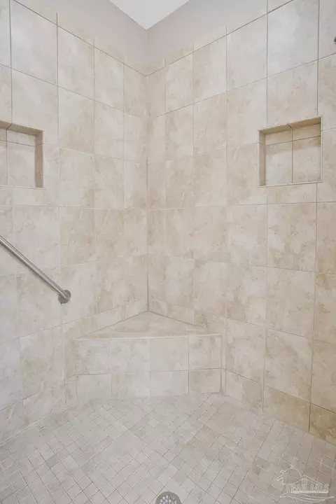 Bath - 3848 Throne Ct, Milton, FL 32583 photo 7 of 9