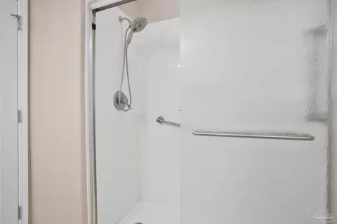Bath - 3848 Throne Ct, Milton, FL 32583 photo 9 of 9