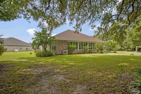Exterior - 3848 Throne Ct, Milton, FL 32583 photo 12 of 16