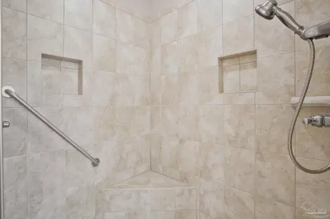 Bath - 3848 Throne Ct, Milton, FL 32583 photo 4 of 9