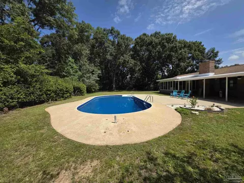 Exterior - 4301 Pace Ln, Milton, FL 32571 photo 8 of 21