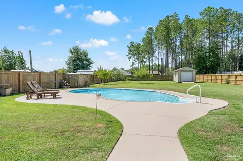 Exterior - 7971 Silver Maple Dr, Milton, FL 32583 photo 5 of 9