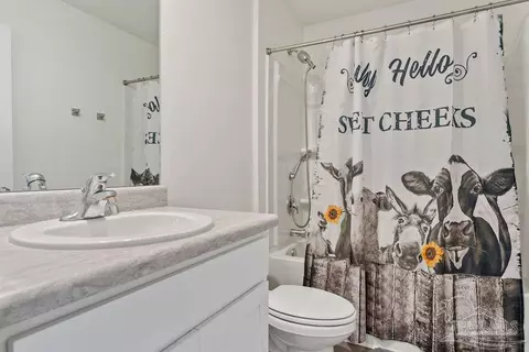 Bath - 6469 June Bug Dr, Milton, FL 32583 photo 1 of 2