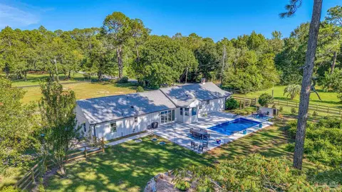 10220 N Loop Rd, Pensacola, FL 32507
