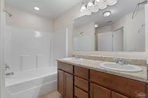Bath - 6361 Bayberry St, Milton, FL 32570 photo 1 of 2