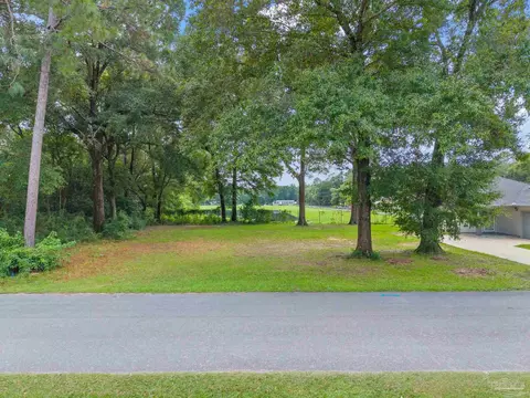 Exterior - 6361 Bayberry St, Milton, FL 32570 photo 5 of 6