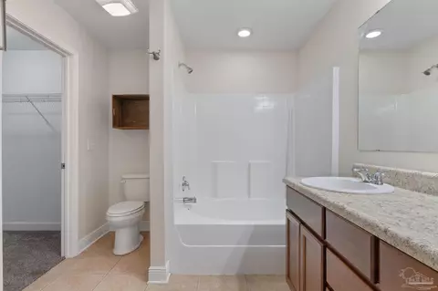 Bath - 6361 Bayberry St, Milton, FL 32570 photo 2 of 2