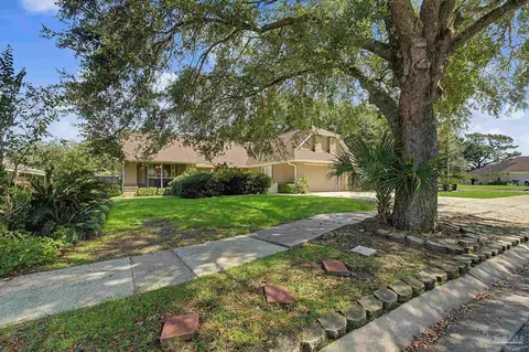 2300 Caddy Shack Ln, Pensacola, FL 32526