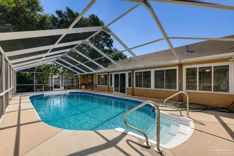 2300 Caddy Shack Ln, Pensacola, FL 32526