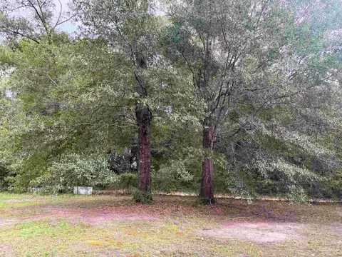 Exterior - 9087 John Hamm Rd, Milton, FL 32583 photo 11 of 18