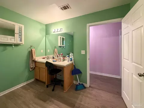 Bath - 9087 John Hamm Rd, Milton, FL 32583 photo 3 of 3