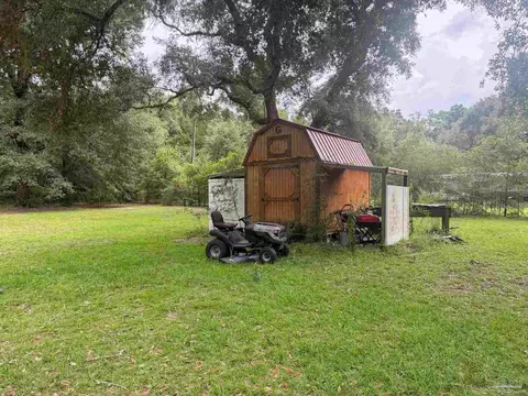 Exterior - 9087 John Hamm Rd, Milton, FL 32583 photo 6 of 18