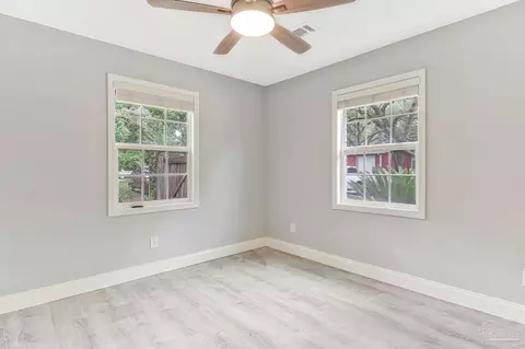 Bedroom - 5521 Ormond Dr, Pensacola, FL 32526 photo 6 of 10
