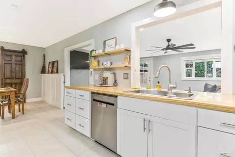 Kitchen - 5521 Ormond Dr, Pensacola, FL 32526 photo 6 of 7