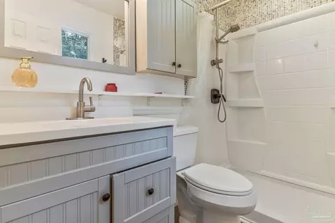 Bath - 5521 Ormond Dr, Pensacola, FL 32526 photo 1 of 6