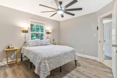 Bedroom - 5521 Ormond Dr, Pensacola, FL 32526 photo 4 of 10