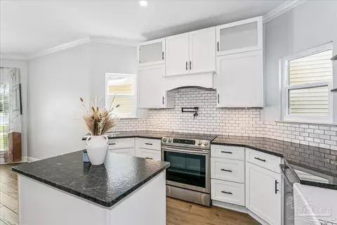 1151 Lionsgate Ln, Gulf Breeze, FL 32563