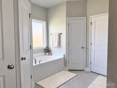 Bath - 5329 Parkside Dr, Pace, FL 32571 photo 3 of 4