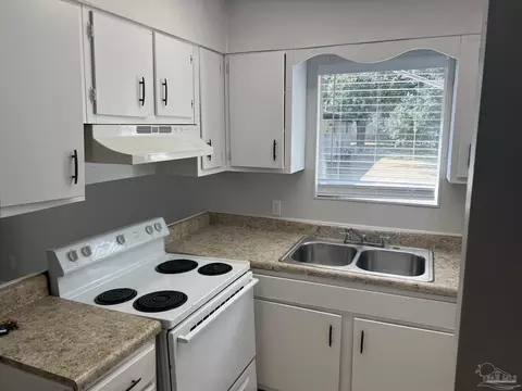Kitchen - 6630 Applegate St, Milton, FL 32570 photo 5 of 7