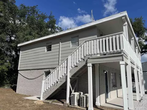 Exterior - 6630 Applegate St, Milton, FL 32570 photo 5 of 7