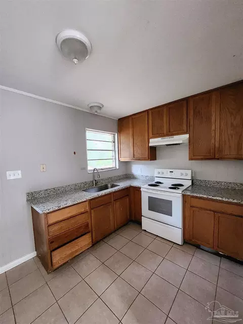 Kitchen - 6630 Applegate St, Milton, FL 32570 photo 4 of 7