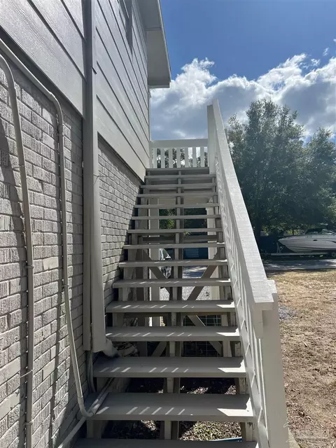 Exterior - 6630 Applegate St, Milton, FL 32570 photo 6 of 7