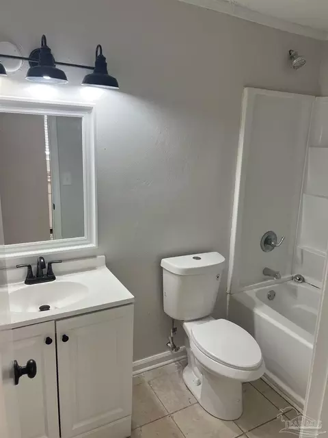 Bath - 6630 Applegate St, Milton, FL 32570 photo 3 of 4