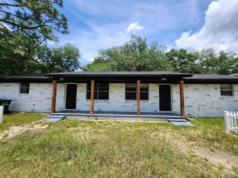 Exterior - 6630 Applegate St, Milton, FL 32570 photo 2 of 7