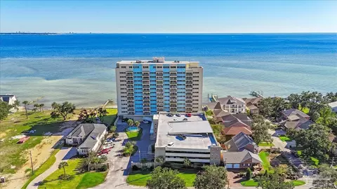 825 Bayshore Pkwy #203, Pensacola, FL 32507