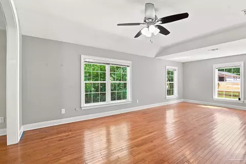 Living - 3263 Damon Dr, Milton, FL 32583 photo 2 of 3