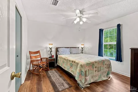 Bedroom - 6932 Summit Pl, Milton, FL 32570 photo 4 of 7