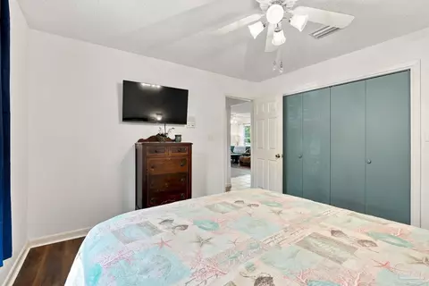 Bedroom - 6932 Summit Pl, Milton, FL 32570 photo 5 of 7