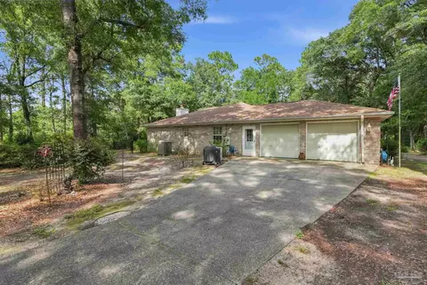 Exterior - 6932 Summit Pl, Milton, FL 32570 photo 4 of 18