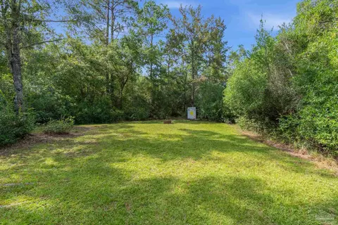 Exterior - 6932 Summit Pl, Milton, FL 32570 photo 10 of 18
