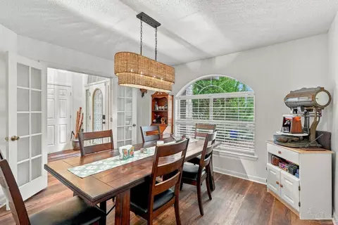 Dining - 6932 Summit Pl, Milton, FL 32570 photo 3 of 3