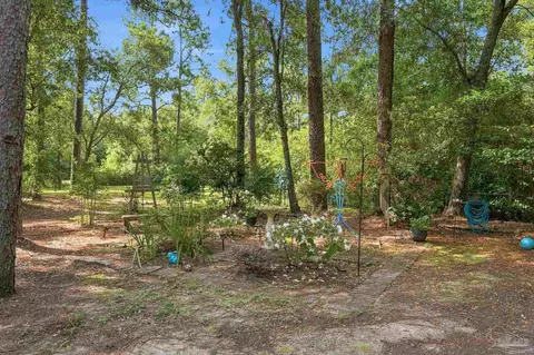 Exterior - 6932 Summit Pl, Milton, FL 32570 photo 8 of 18