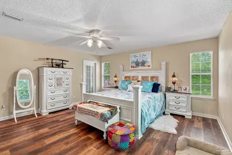 Bedroom - 6932 Summit Pl, Milton, FL 32570 photo 3 of 7