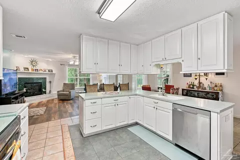 Kitchen - 6932 Summit Pl, Milton, FL 32570 photo 3 of 3