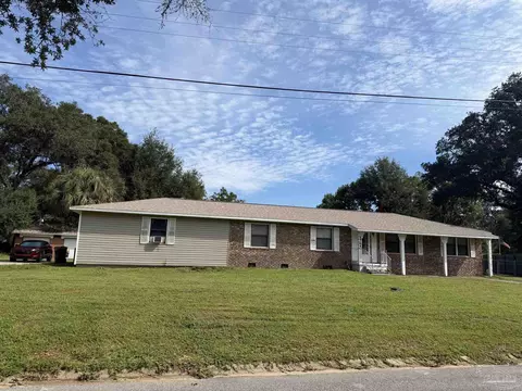 5764 Pecan St, Milton, FL 32570